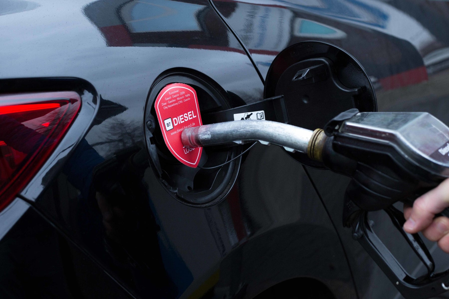 Diesel Einfülltrichter für das Betanken von Dieselfahrzeugen mit  Fehlbetankungsschutz : : Auto & Motorrad