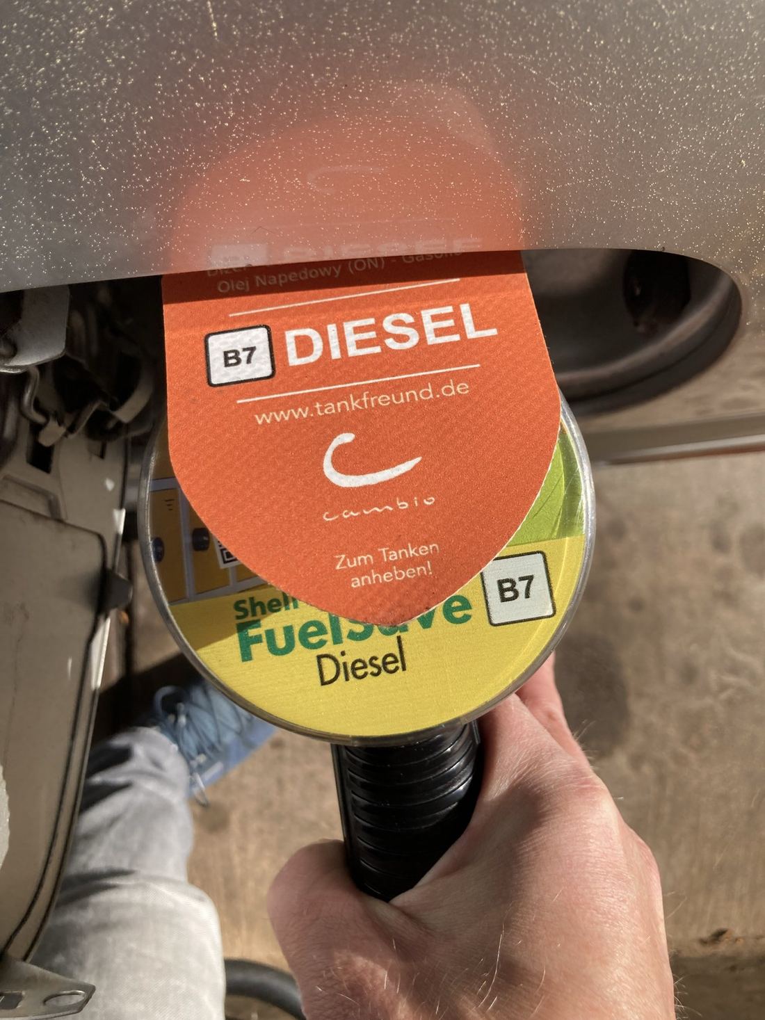 Tankfreund von Cambio CarSharing an der Zapfsäule
